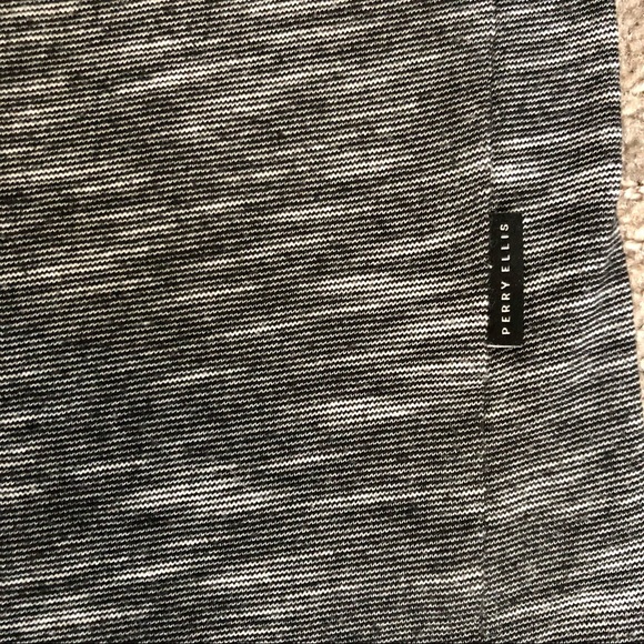 PERRY ELLIS V-Neck Gray T-Shirt Medium - Picture 4 of 6